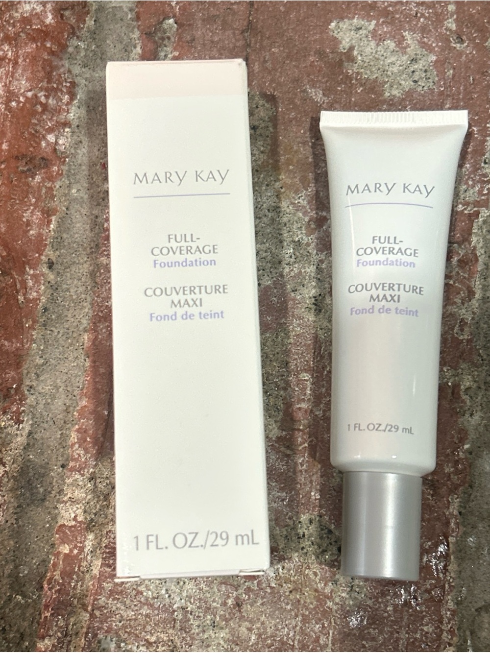 Mary Kay full coverage foundation beige - 302